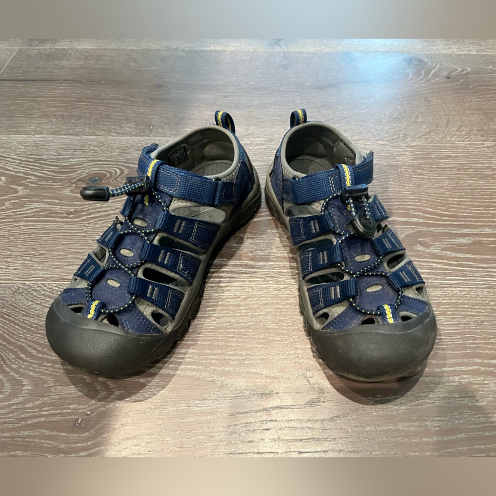 Keen Newport H2 kids sandals water shoes hiking shoes hike size 3 unisex